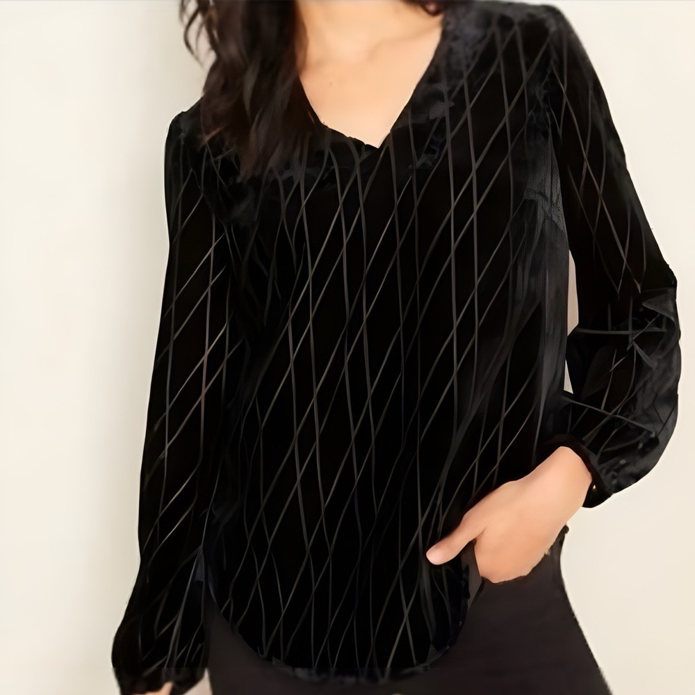 NWT Ann Taylor Diamond Print Velvet V-Neck Long Sleeve Peasant Top Black